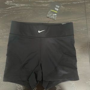 Nike aeroadapt shorts size medium
